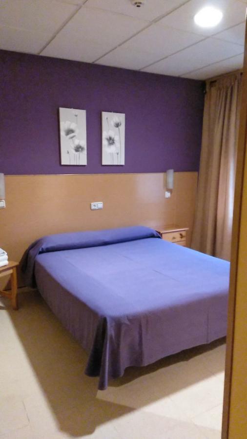Hostal Ds Velilla de San Antonio Exterior photo